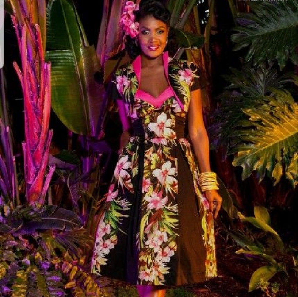 Laura Byrnes Pinup Girl Pele Hawaiian dress L